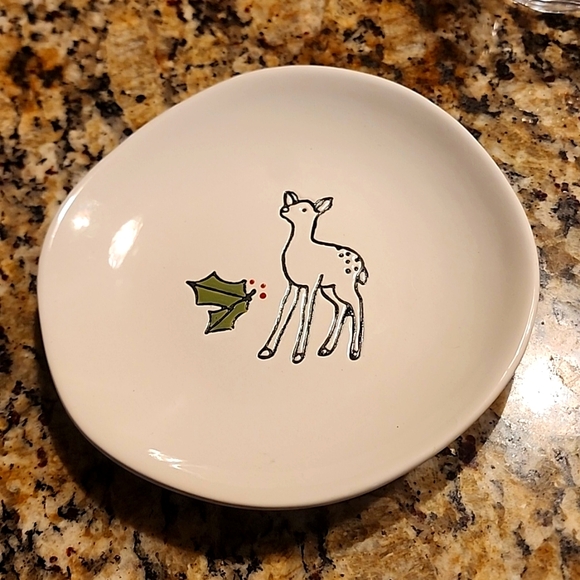 Deer plate with Holly approx 7" diameter - Picture 1 of 3